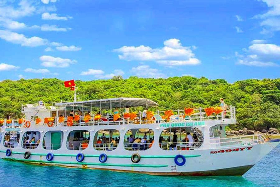 FISHING & SNORKELING 2 ISLANDS BY BOAT Xuong island (or Gam Ghi Island) and May Rut Trong island