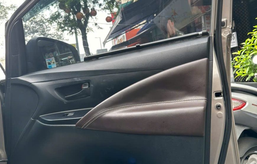 7 seater car – Tan Son Nhat airport pick-up and drop-off service