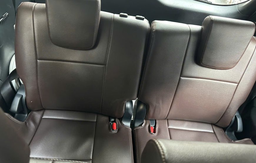 7 seater car – Tan Son Nhat airport pick-up and drop-off service