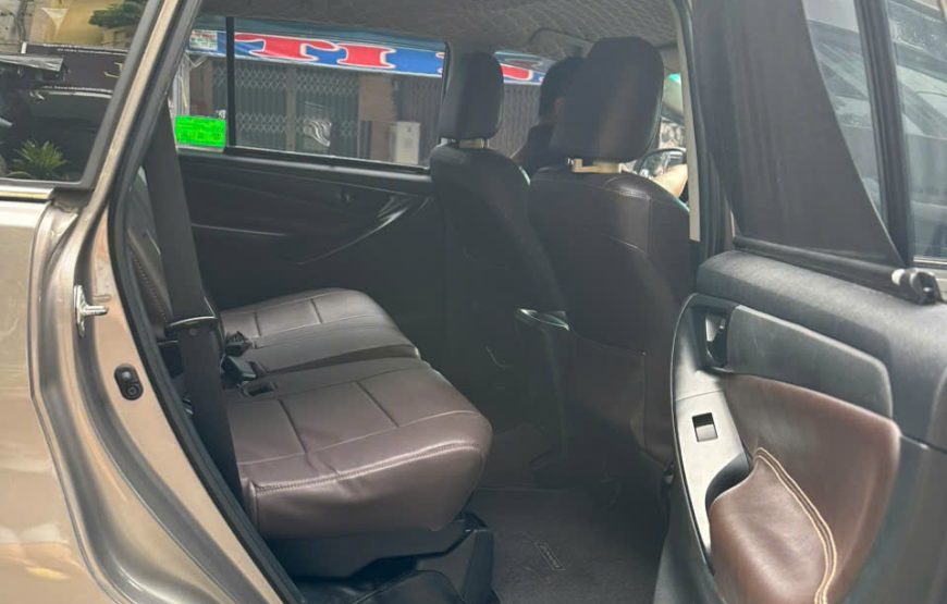 7 seater car – Tan Son Nhat airport pick-up and drop-off service