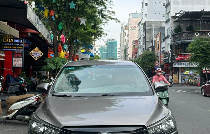 7 seater car – Tan Son Nhat airport pick-up and drop-off service